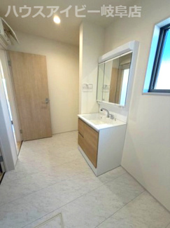 【独立洗面台】 | 岐阜市日野南新築建売全3棟！お車スペース4台以上可能！小学校まで徒歩10分！最寄りのバス停徒歩4分！ | 岐阜市日野南新築建売全3棟！お車スペース4台以上可能！小学校まで徒歩10分！最寄りのバス停徒歩4分！