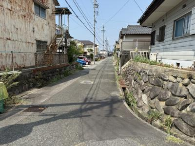 常滑市青海町4丁目　中古戸建の前面道路含む現地写真