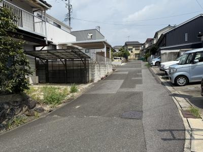 常滑市青海町4丁目　中古戸建の前面道路含む現地写真