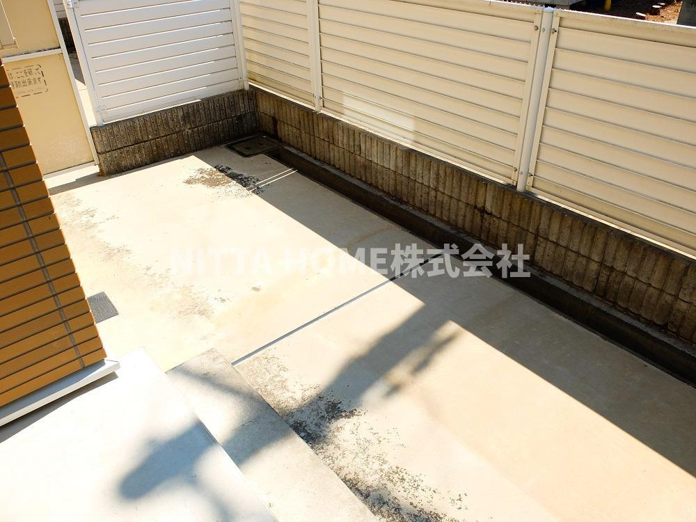 フラワーヒルズＢの庭|南向き広々テラス◆