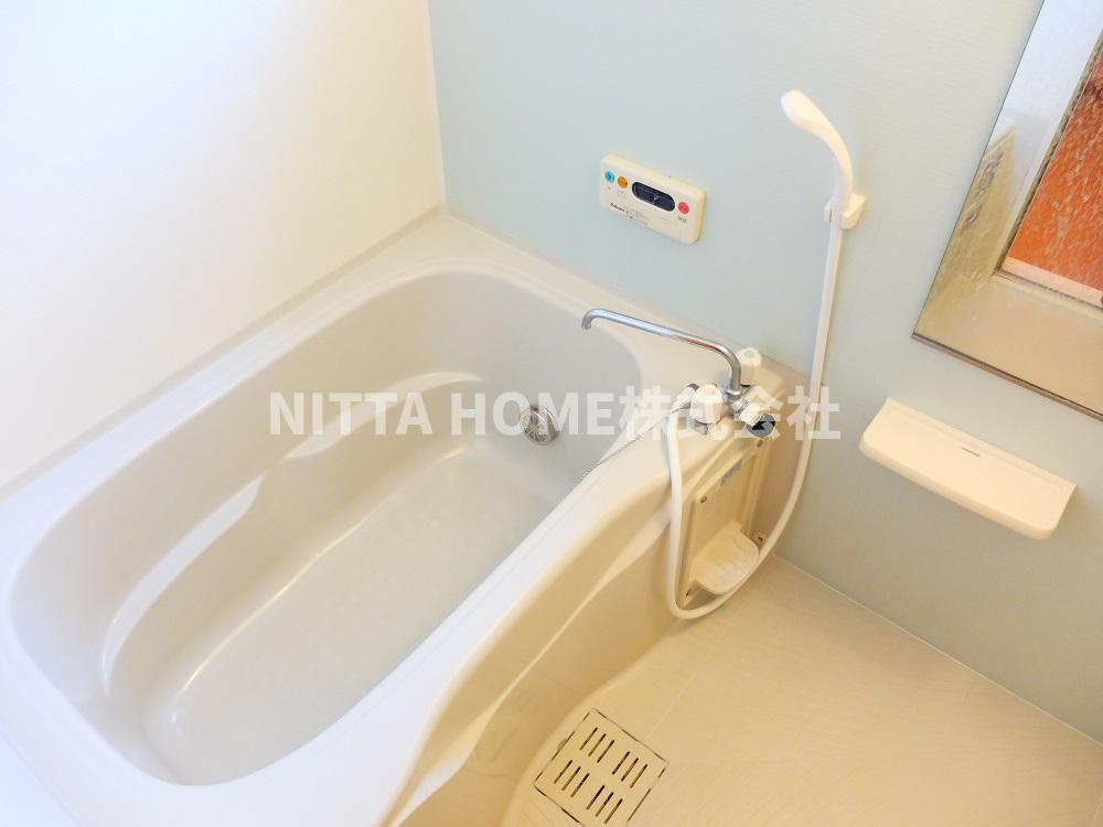 フラワーヒルズＢの浴室|浴室乾燥機・追炊き機能を完備◎