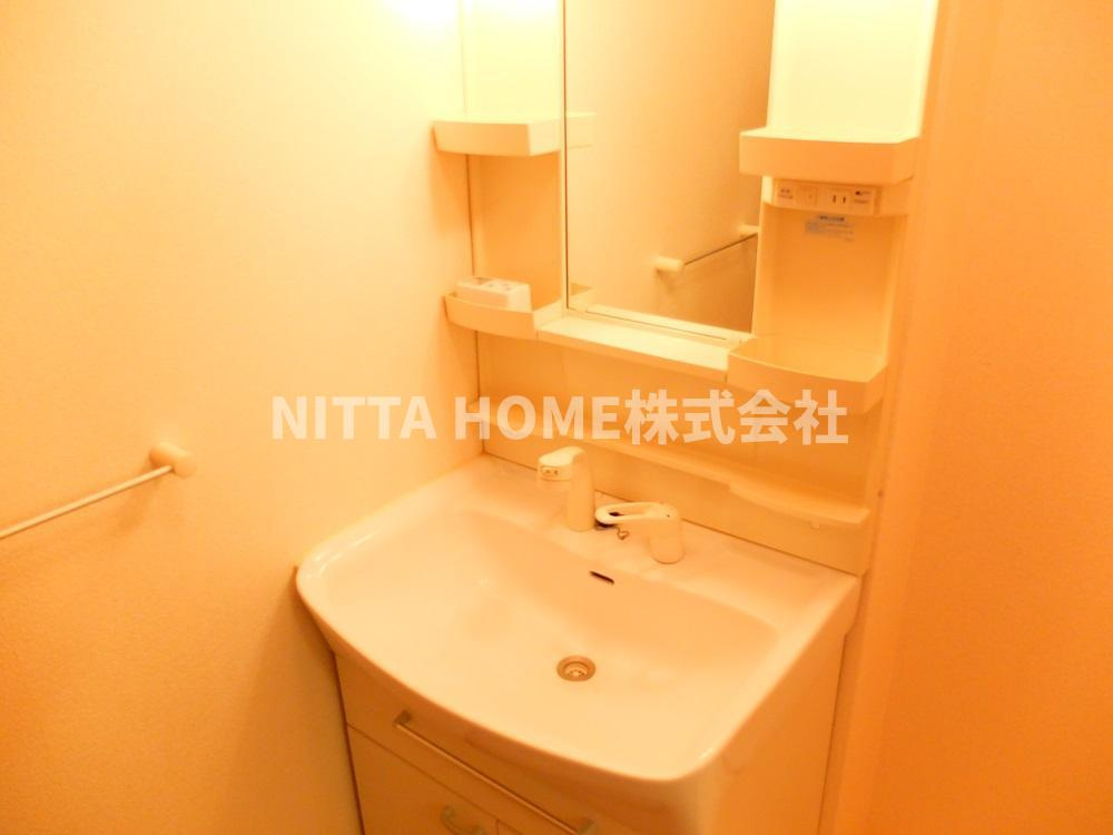 フラワーヒルズＢの洗面所|人気の洗面化粧台あり＊