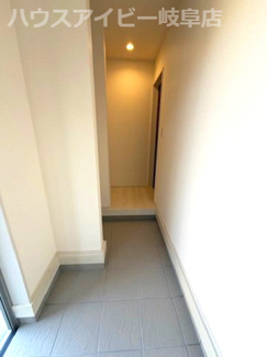 【玄関】 | 岐阜市日野南新築建売全3棟！お車スペース4台以上可能！小学校まで徒歩10分！最寄りのバス停徒歩4分！ | 岐阜市日野南新築建売全3棟！お車スペース4台以上可能！小学校まで徒歩10分！最寄りのバス停徒歩4分！