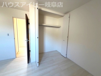 【洋室】 | 岐阜市日野南新築建売全3棟！お車スペース4台以上可能！小学校まで徒歩10分！最寄りのバス停徒歩4分！ | 岐阜市日野南新築建売全3棟！お車スペース4台以上可能！小学校まで徒歩10分！最寄りのバス停徒歩4分！