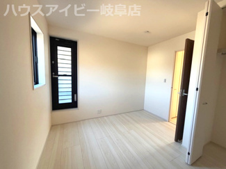 【洋室】 | 岐阜市日野南新築建売全3棟！お車スペース4台以上可能！小学校まで徒歩10分！最寄りのバス停徒歩4分！ | 岐阜市日野南新築建売全3棟！お車スペース4台以上可能！小学校まで徒歩10分！最寄りのバス停徒歩4分！