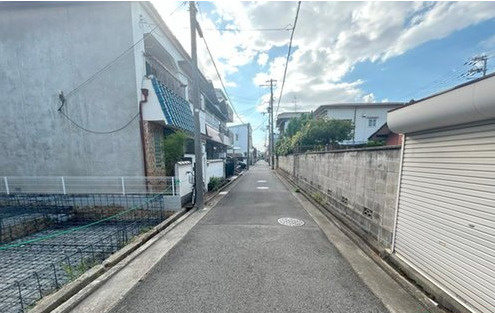 堺市西区浜寺船尾町西4丁　新築戸建の前面道路含む現地写真