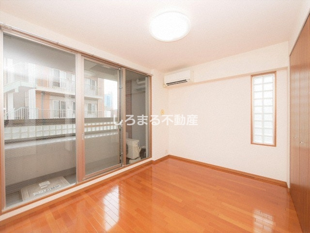 ISM中之島レジデンスの居間・リビング