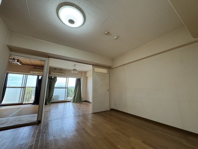 －三丁目不動産-　本庄スカイハイツB棟4階　EV付　内工事の居間・リビング