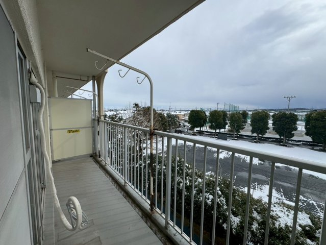 -三丁目不動産-　本庄スカイハイツB棟4階　EV付　内工事のバルコニー