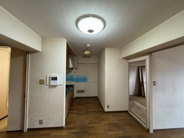 －三丁目不動産-　本庄スカイハイツB棟4階　EV付　内工事の居間・リビング