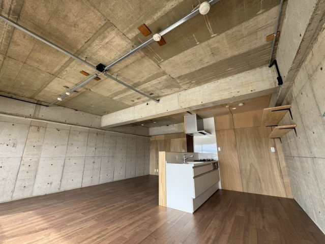 -三丁目不動産-　本庄スカイハイツB棟4階　EV付　内工事の居間・リビング