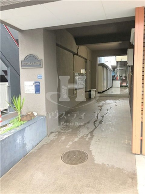 【エントランス】 | 左り山新弥嘉ハイツ | 毎日通るエントランスはこのようになっています