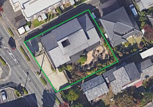 前橋市川原町中古戸建の前面道路含む現地写真|5台駐車可能な駐車スペース
