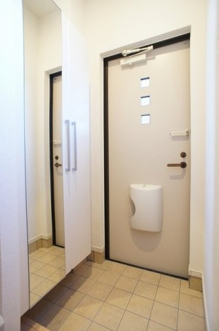 サニーガーデンⅤの玄関