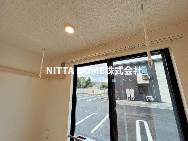 リベルラコッコＢのバルコニー|室内物干しスペースです◆