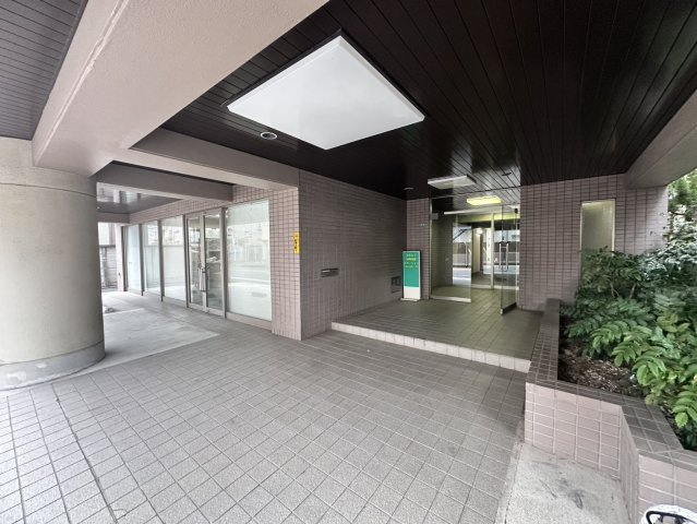 グラシアリノ武蔵浦和のエントランス