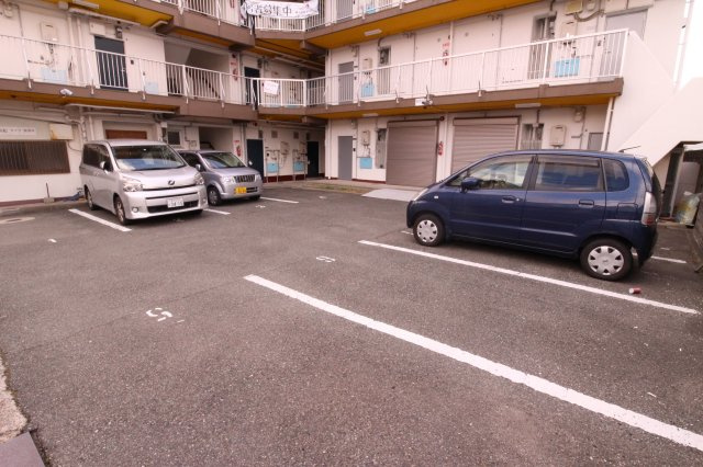 サンハイム北舞子の駐車場