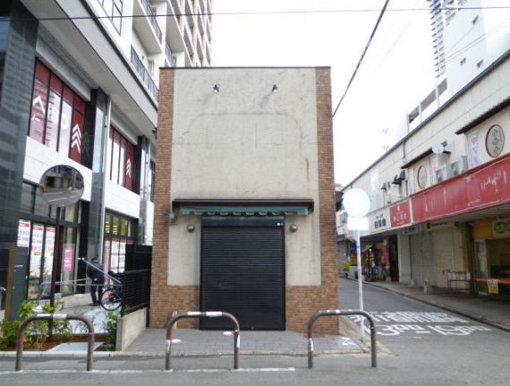 西新４丁目店舗の外観