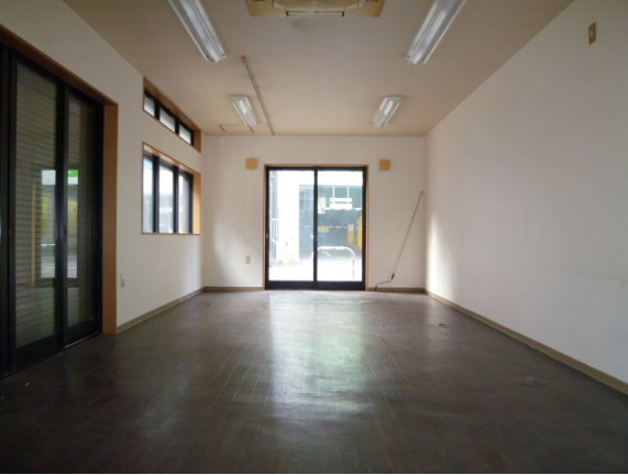 西新４丁目店舗の内装