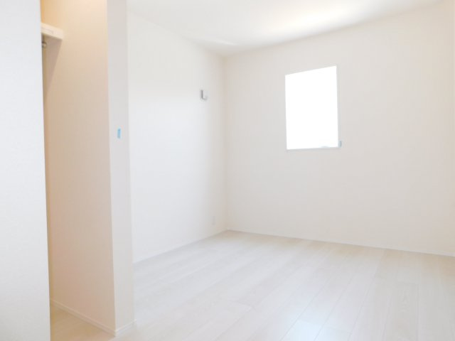 津島市宮川町２丁目の新築一戸建の洋室|◇２階洋室◇　　南面を含む２面採光で明るい洋室５．２５帖　ウォークインクローゼット完備！