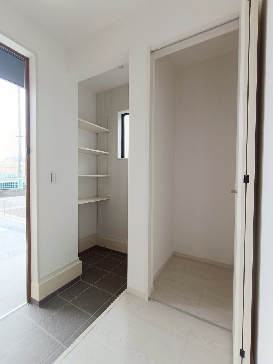 八潮市　八潮7丁目　新築戸建　全8棟の玄関|施工例です