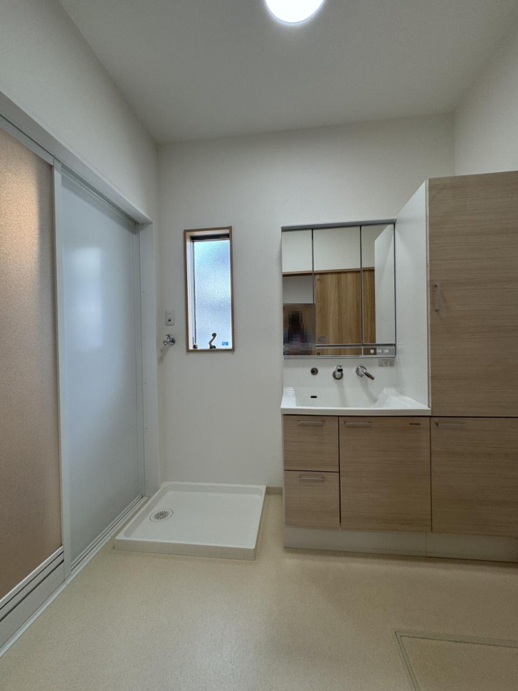 高知市塚ノ原　中古戸建ての洗面所