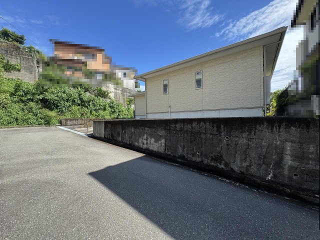高知市塚ノ原　中古戸建ての前面道路含む現地写真