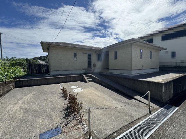 高知市塚ノ原　中古戸建ての駐車場