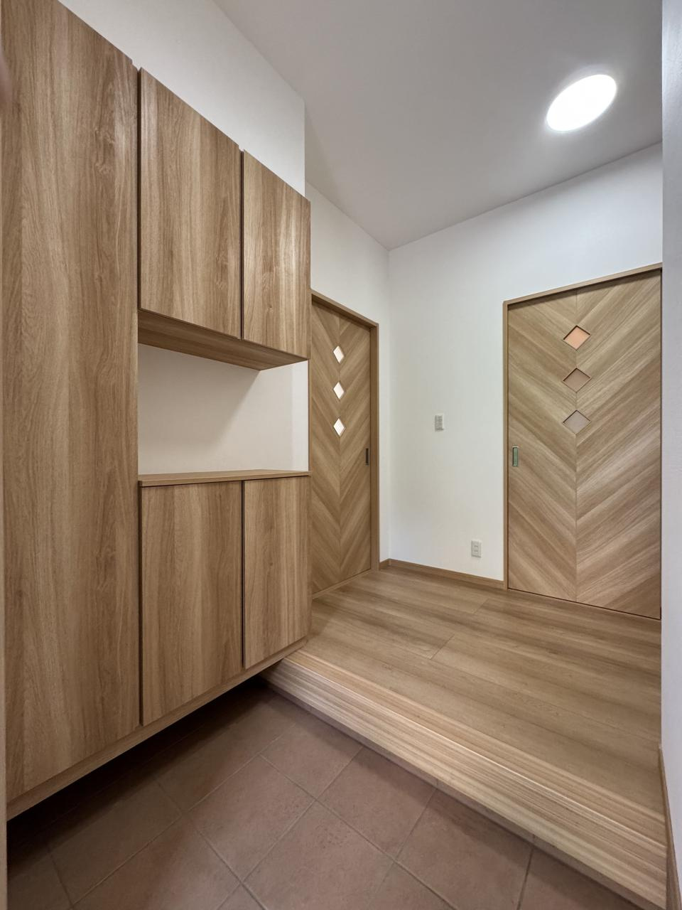 高知市塚ノ原　中古戸建ての玄関