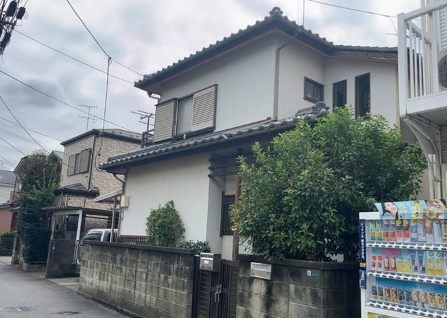 【外観】 | 木造住宅とは土台、壁、柱など建築物の強度を支える構造体の材に木が使用されている構造を指します。構造体は建物の自重を支えるだけではなく風圧や水圧、積裁荷重などあらゆる衝撃に耐えるための基礎です。