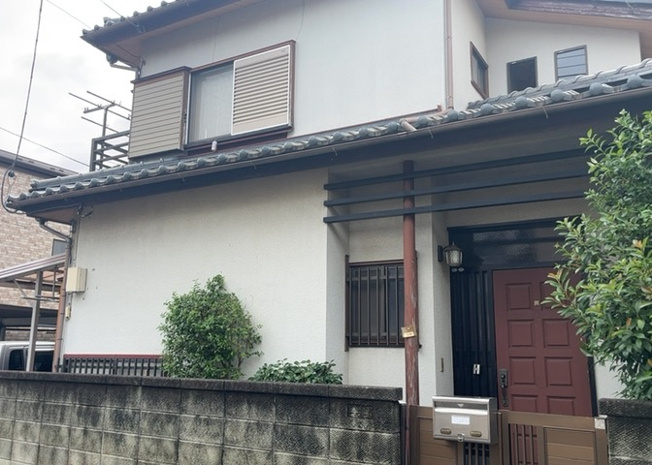 【外観】 | 現地に行くなら、物件の周囲の地形がどうなっているかを見ることも大切です。周辺より低くなっている土地では、大雨などで水が集まりやすいため、地盤が弱くなっているということも考えられるため、注意が必要です。
