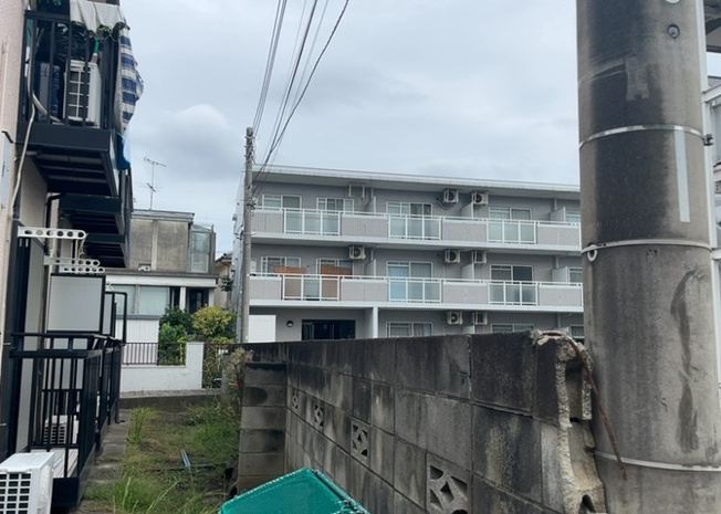 【外観】 | 眺望を気にして物件を探す場合、前面に建物が建っていないか現地で確認しましょう！前面に建物があると景色はもちろん、日当たりや風通しにも影響が出てきます。住んだ時のことを想像しながら現地見学をしましょう。