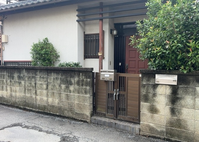【庭】 | 庭があることでガーデニングや家庭菜園はもちろん、こどもの遊び場やペットを放して遊ぶことができます。また、家の周囲に余裕があるということです。隣地との間があれば、十分な日当たりと、風通しが確保できます。