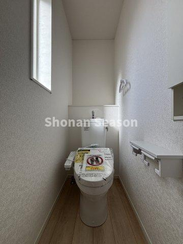 【トイレ】 | キレイな水回りをキープしやすい「温水洗浄便座」搭載！
各階にトイレがあり朝の混雑緩和にも◎