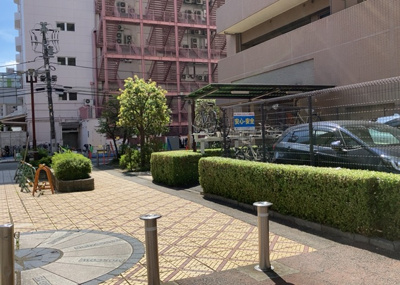 【庭】 | エクラン本厚木 | 物件によっては、入居者が個人的に使用できる専用庭がついているものもあります。また、住宅の中にある土間の部分を庭と呼ぶこともあります。庭の用途は住む人によって変わり、それによってデザインもさまざまです。
