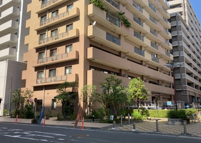 【外観】 | エクラン本厚木 | マンションの外観は非常に重要なポイントです！外観の善し悪しは資産価値に大きな影響を与えます。外観のいいマンションを購入することで、高値で売却がしやすく、買い手が見つかりやすいというメリットがあります。