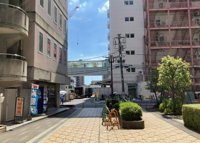 【展望】 | エクラン本厚木 | 景色重視でお家選ぶをするとスーパーが遠い！学校が遠い！など生活をするうえで利便性で困ることもあります。まず一度現地を見学する際に、周辺の施設などがあるかを確認し、暮らし始めた後のことを想像しましょう。
