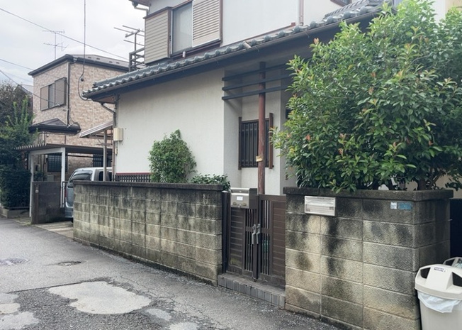 【外観】 | 土地の形が極端に長細かったり、狭小地、あるいは道路との高低差がある傾斜地だった場合、後々売ろうとしても買い手がつかない場合もあります。後々、売却することになった時に価値の下がらない土地を選びましょう。