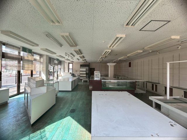 米子市皆生温泉3丁目　中古戸建の内装|１階の元店舗部分（別アングル）