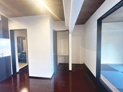 【居間・リビング】 | 東部コーポ住宅１号館 | セブンイレブンまで徒歩４分♪ウエルシアまで徒歩１２分♪コーナンまで徒歩１３分♪お買い物に便利な立地ですね！