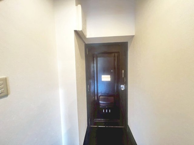 【玄関】 | 東部コーポ住宅１号館 | ゆとりの玄関ですよ！シューズクロークがあるので、散らかりがちな玄関も片付きますね！