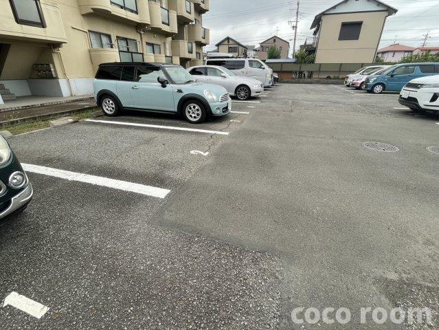 エスクレールの駐車場