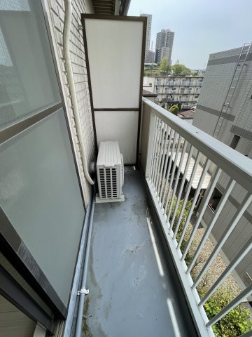南西向き最上階の３階で陽当り良好のバルコニーです♪