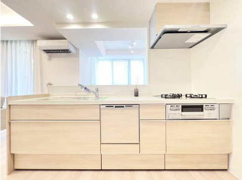 ジェイパーク和光のキッチン|新規交換のシステムキッチンには食器洗い乾燥機が完備されており、食後の家事のひと手間を省いてくれます