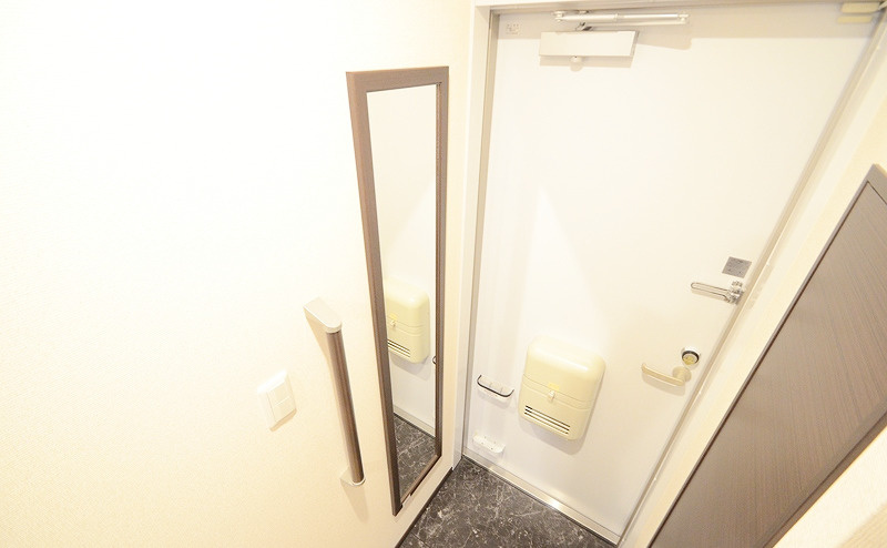 クレイノ親明閣の玄関