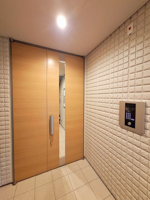 Jour en bonheur(ｼﾞｭｰﾙｱﾝﾎﾞﾇｰﾙ）のエントランス|★オートロック付きマンション★