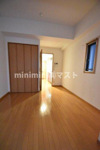 アジリア天満橋の居間・リビング
