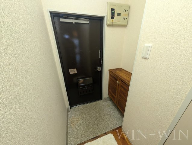 ユトリロ下地 3の玄関