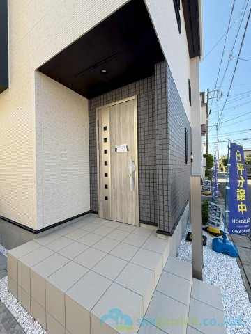 平塚市横内　新築戸建　全1棟1号棟の玄関