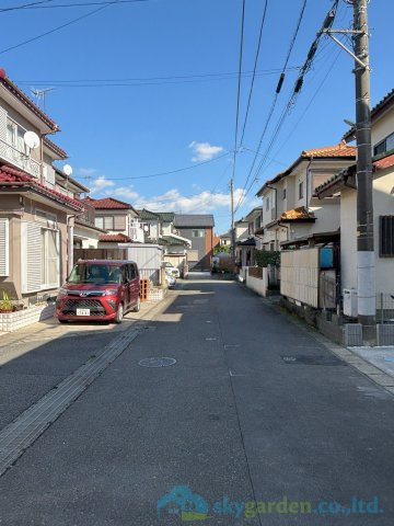 平塚市横内　新築戸建　全1棟1号棟の前面道路含む現地写真